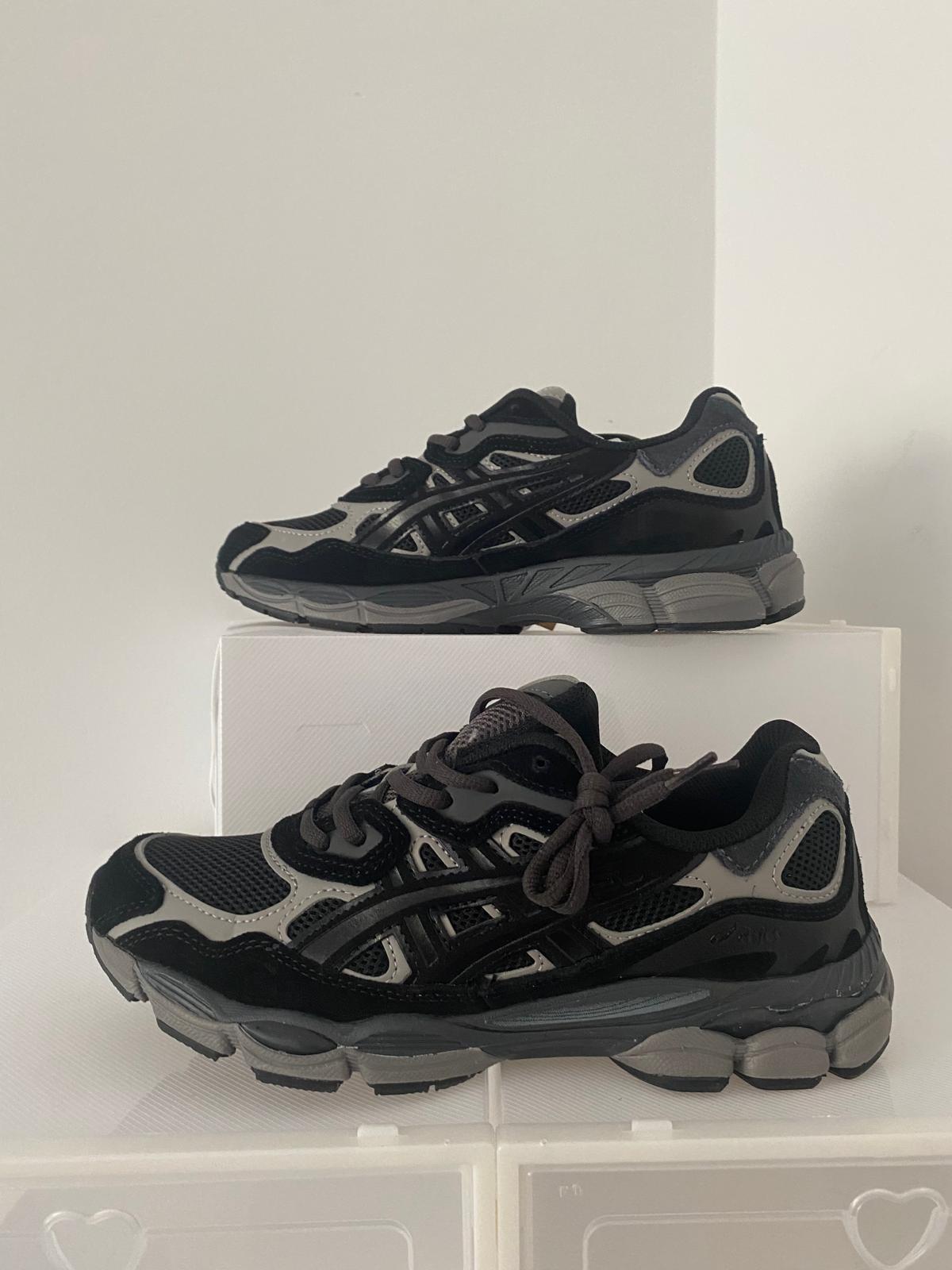 Zapatillas asísc