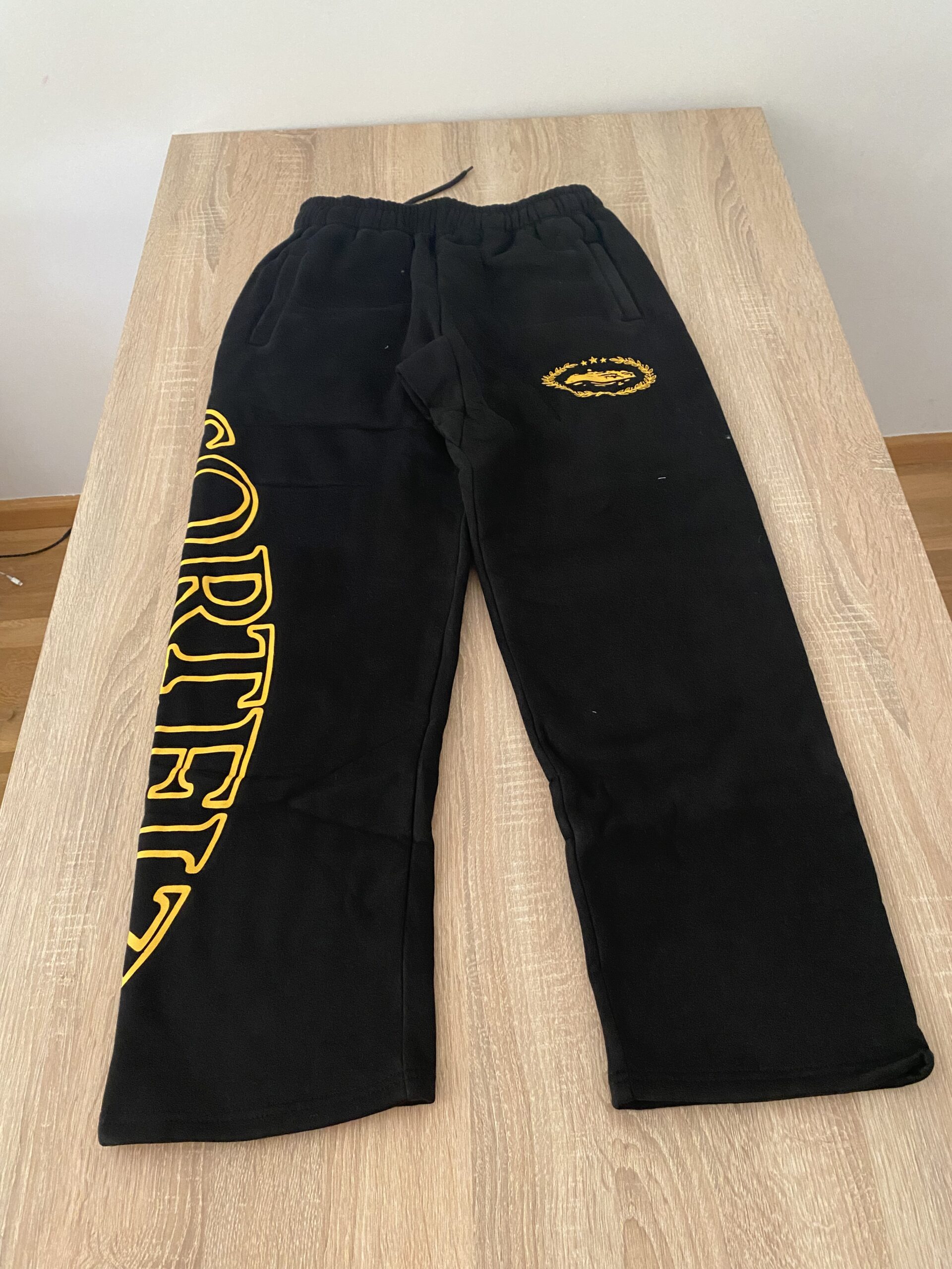 Pantalón largo corteiz