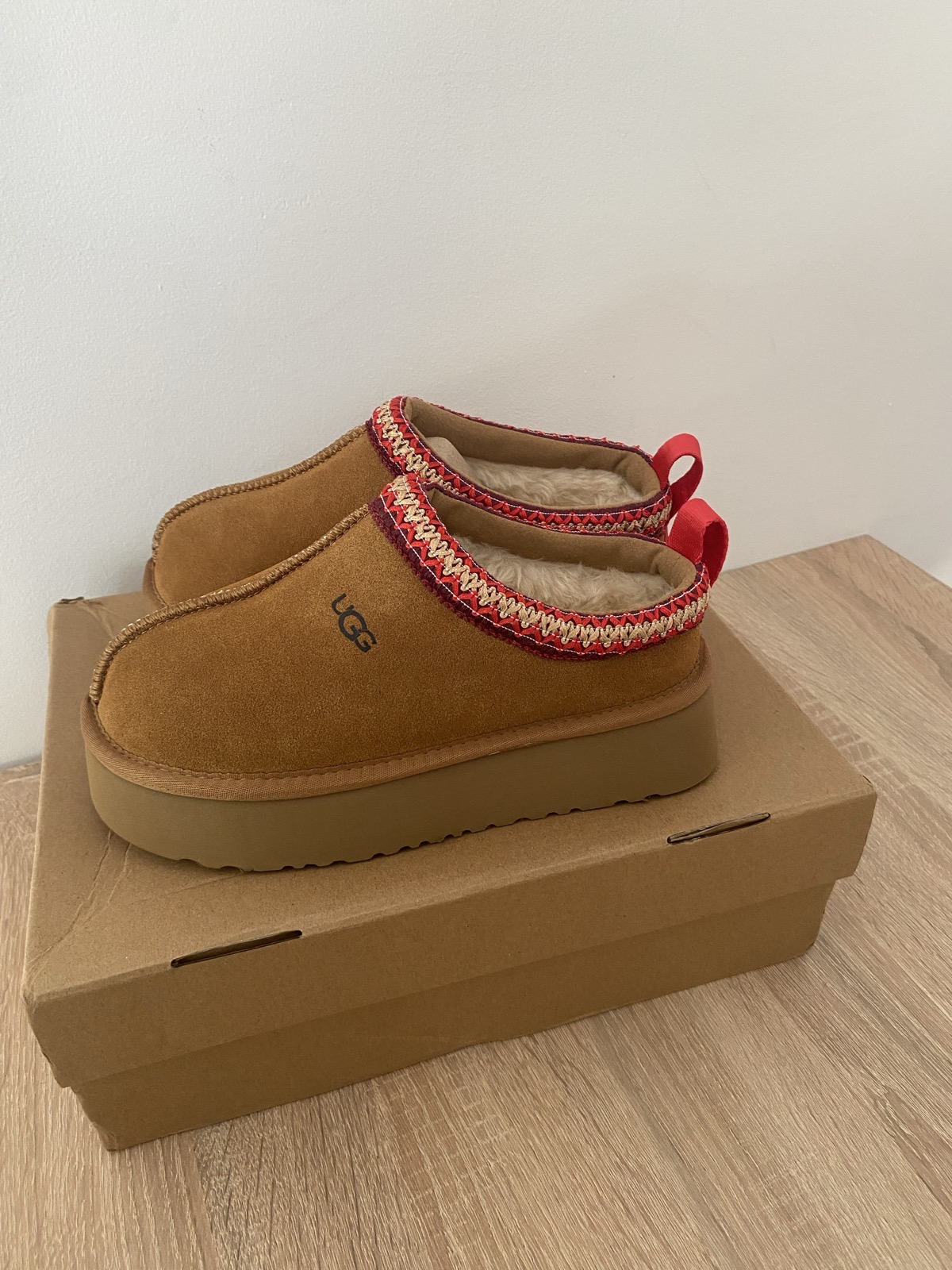 UGG ZUECO PLATAFORMA