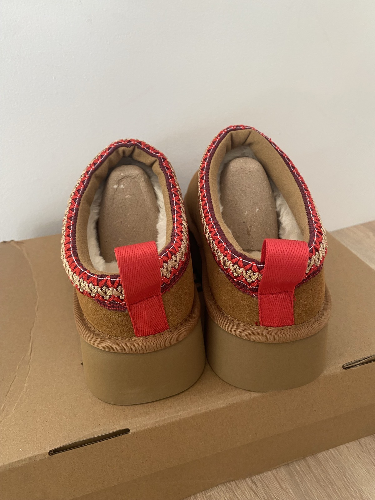 UGG ZUECO PLATAFORMA - Imagen 4