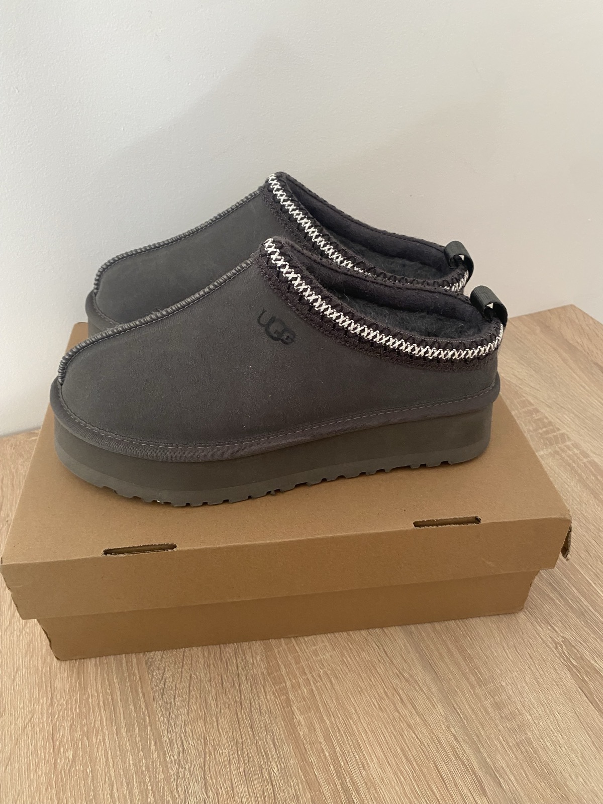 UGG ZUECO PLATAFORMA