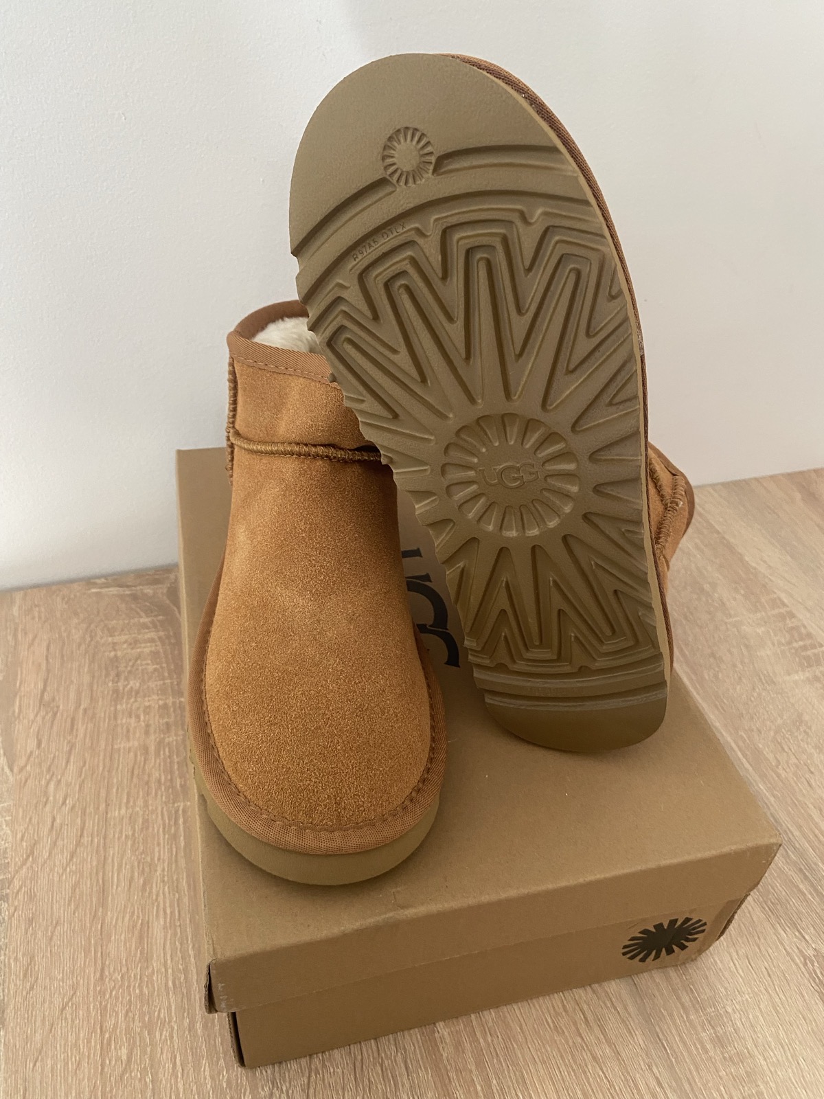 UGG BOTA BAJA - Imagen 3