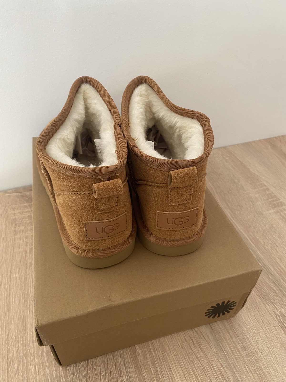 UGG BOTA BAJA - Imagen 4